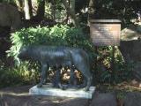 日比谷公園、牝狼の像