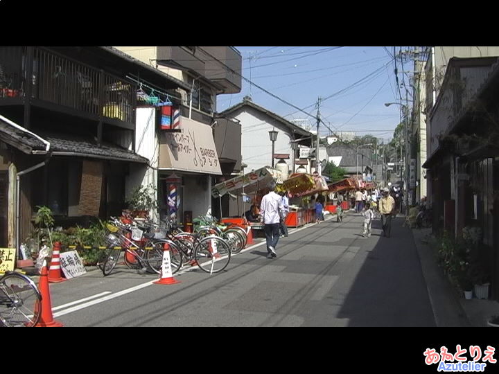 お昼の境内