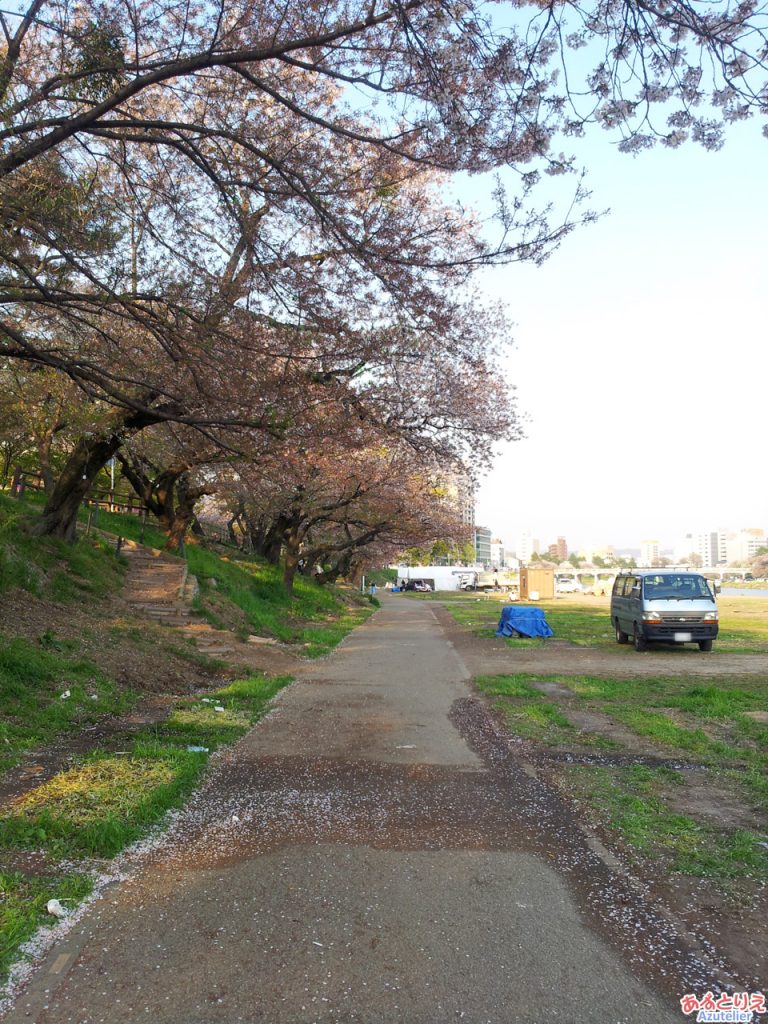 屋台はすっからかん