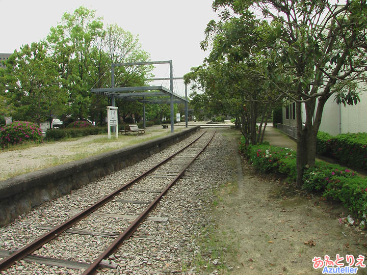 志免鉄道記念公園(左側)