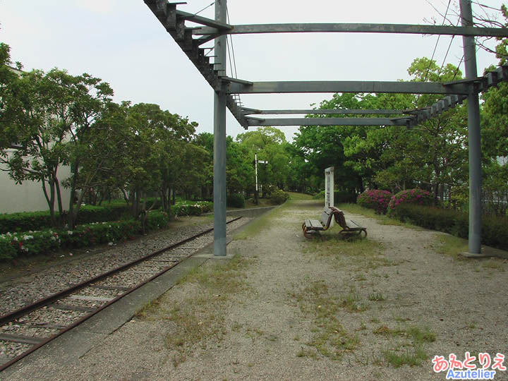 志免鉄道記念公園(左側)