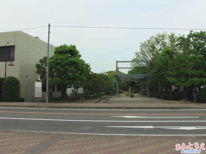 志免鉄道記念公園(左側)
