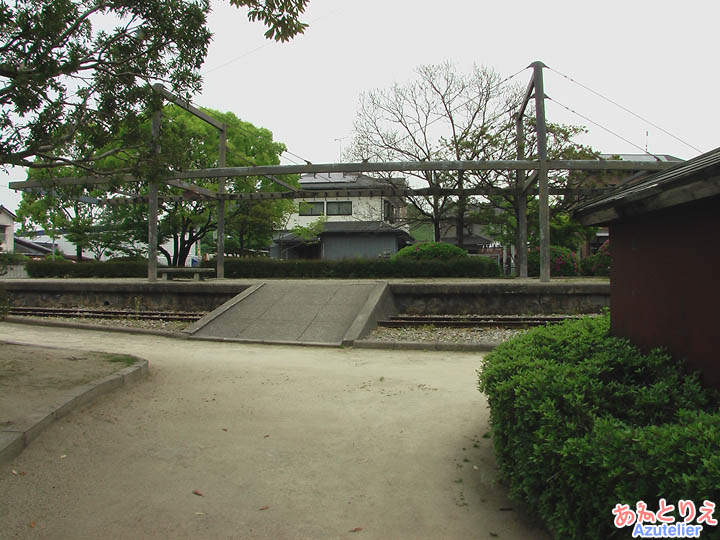 志免鉄道記念公園(右側)