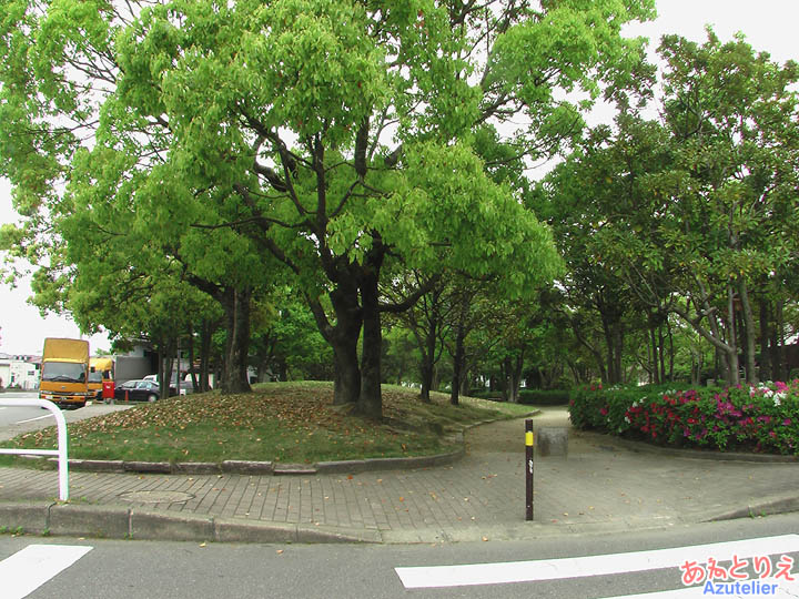 志免鉄道記念公園(右側)