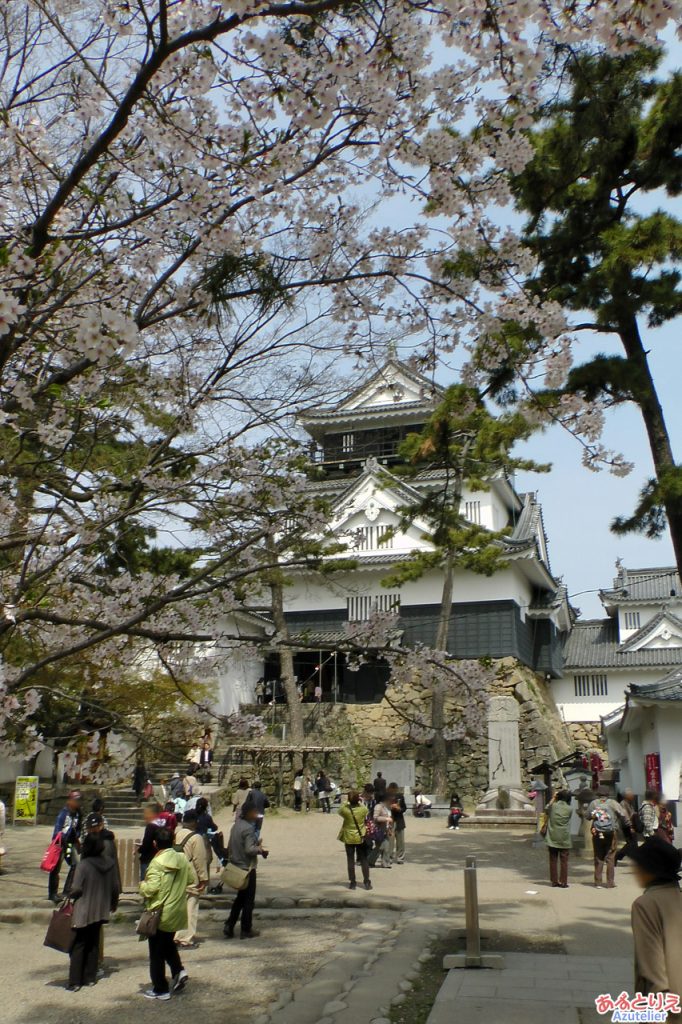 岡崎城正面