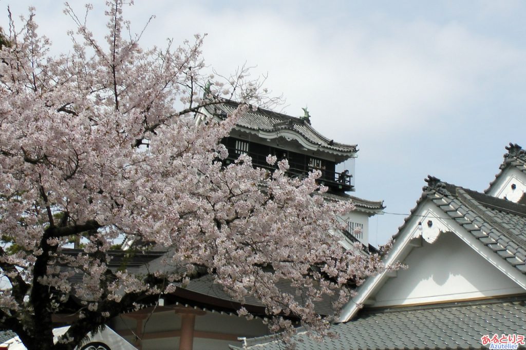 岡崎城(龍城神社脇から)