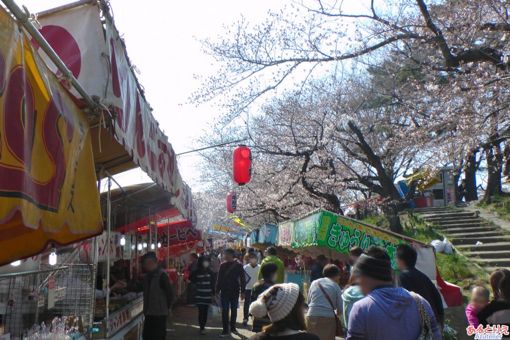 露店も賑わってます