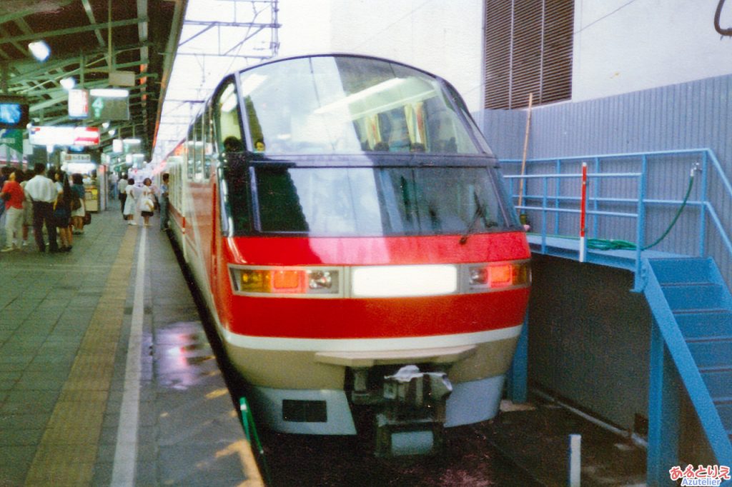 1000系パノラマスーパー＠新岐阜駅