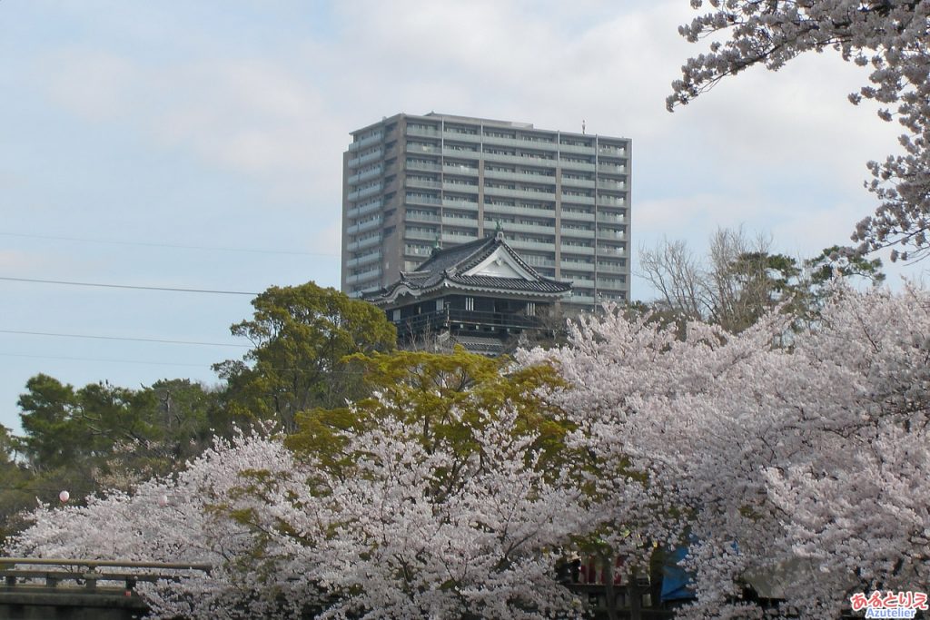 岡崎城(西側)