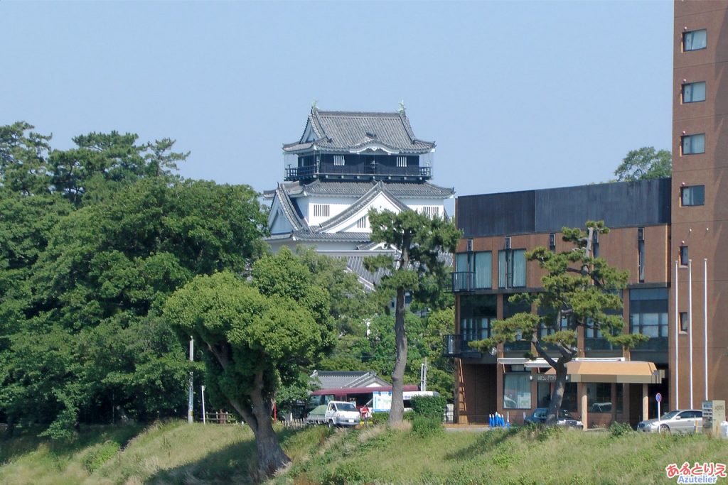 岡崎城(東側)