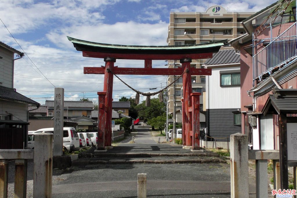 伊賀八幡宮：奥にある鳥居(赤鳥居)