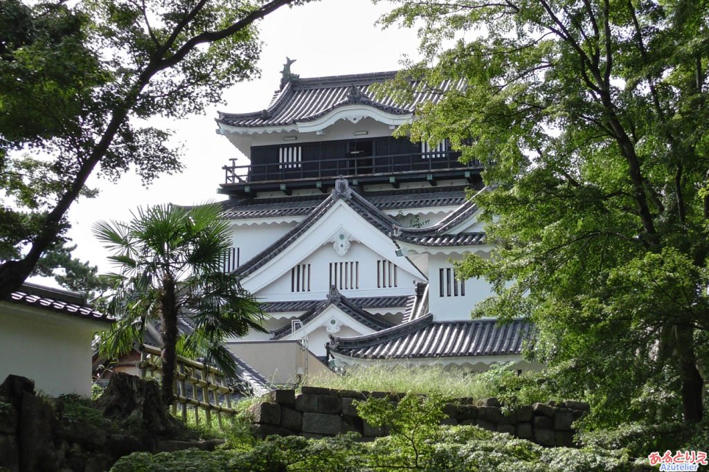 岡崎城(東側)