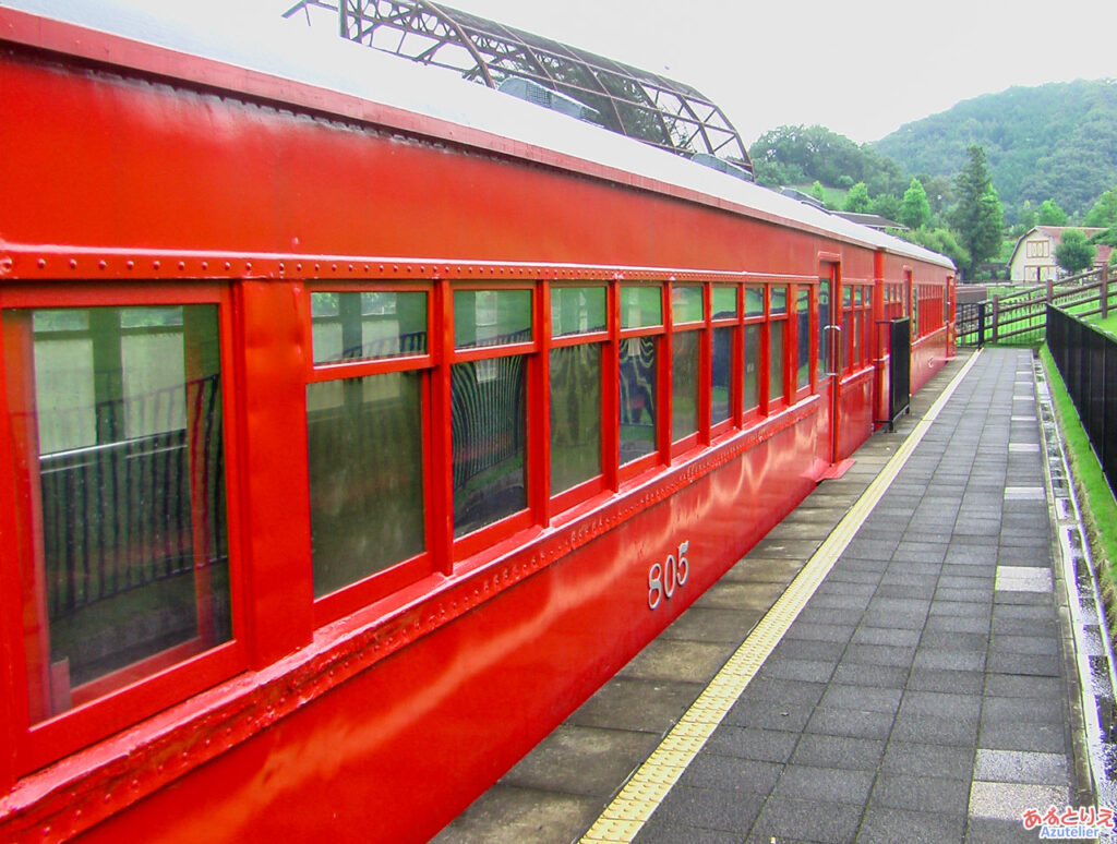 ホーム停車中