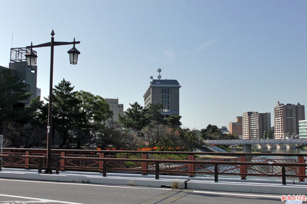 明代橋から桜の城橋を見るとこんな感じです