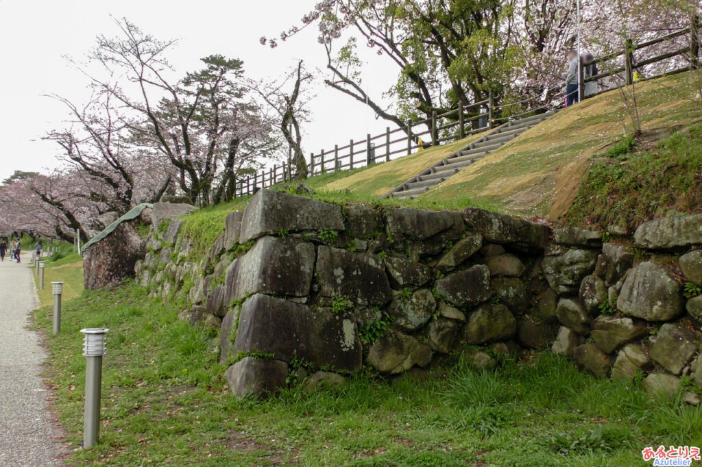 横矢枡形(よこやますがた)