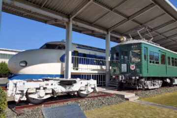 新幹線とモ811とボルスタレス台車